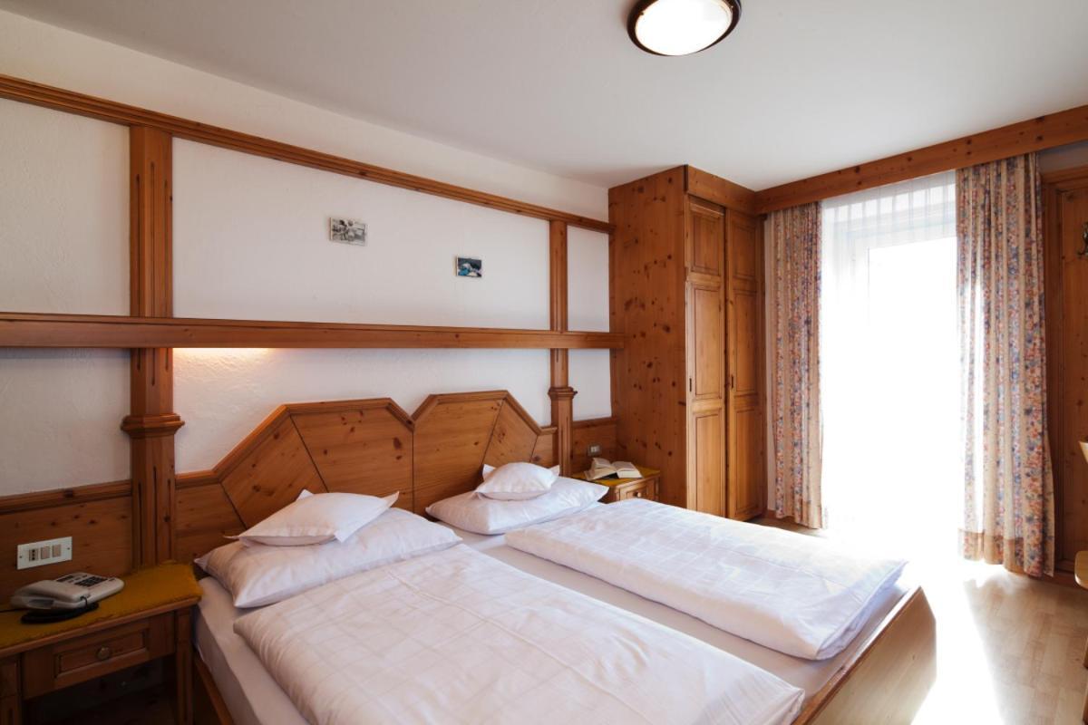 Pension Garni Plang St. Kassian Exterior foto